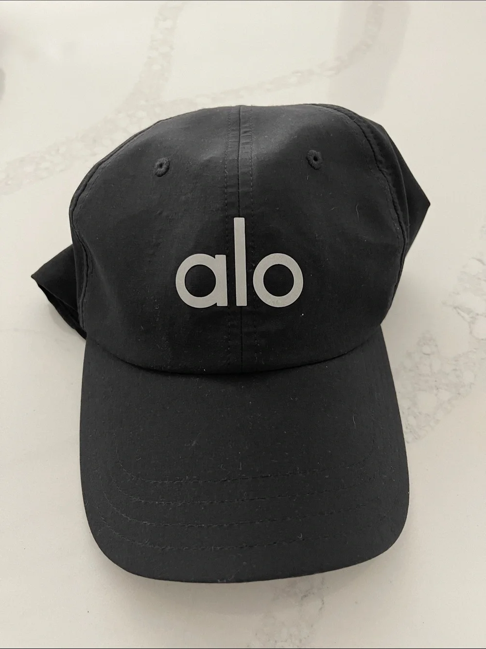 ALO Black Cap with Silvery/White Logo - Picture 1 of 3